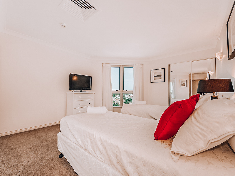 Oceana on Broadbeach accommodation Bedroom