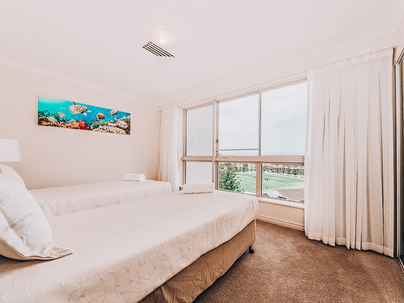 Oceana on Broadbeach accommodation Bedroom