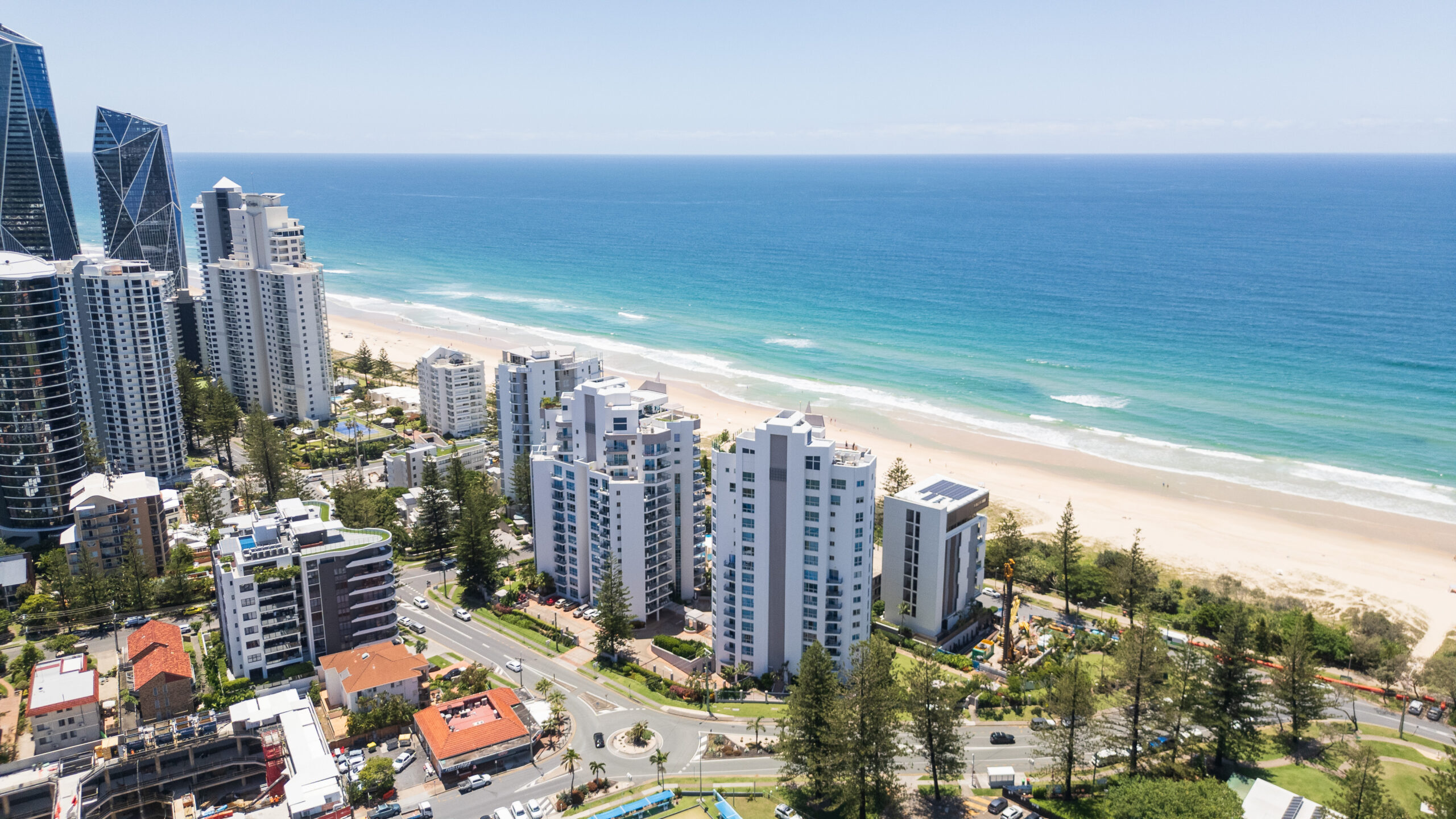 broadbeach-school-holidays-with-kids Broadbeach beachfront and Kurrawa Beach, a family-friendly patrolled beach near Oceana on Broadbeach