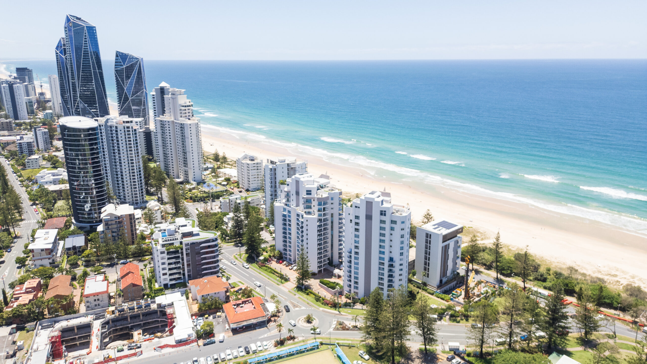 what-guests-rate-oceana-broadbeach Aerial of the southern Broadbeach beachfront and Kurrawa Beach coastline at Oceana on Broadbeach
